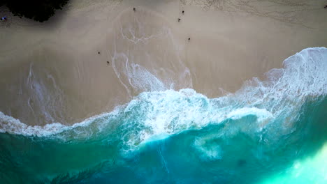 Crystal-clear-white-and-turquoise-ocean-water