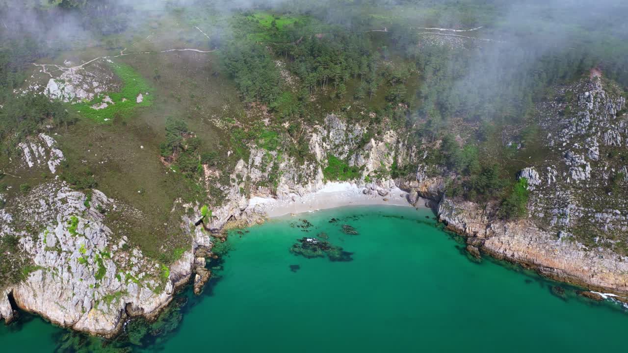 Backwards drone movement from the coastal Virgin Island Beach cove with rocky environment and turquoise water, Crozon peninsula, Brittany, France