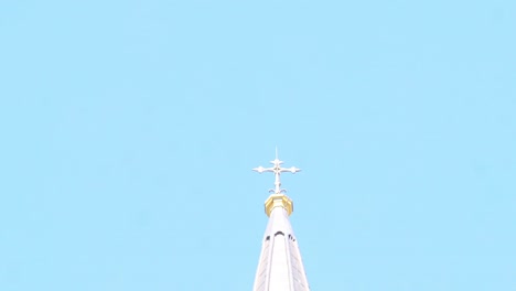 Spitze-Der-Grabeskirche-In-Auckland,-Die-Das-Kreuz-Zeigt