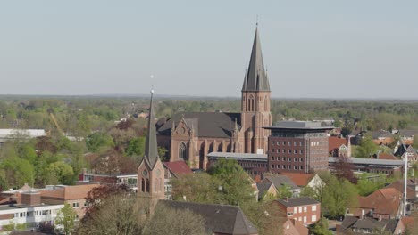 Innenstadt-Mit-Kirche-In-Norddeutschland-Papenburg-Drohnenaufnahme