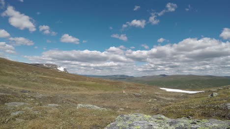 Lapso-De-Tiempo-De-Un-Día-De-Verano-En-Las-Montañas-Escandinavas