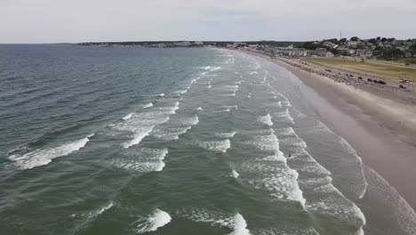 Tourist-With-Paddle-Board-At-Nantasket-Beach-At-South-Atlantic-Ocean-In-Hull,-Massachusetts,-USA