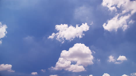 Hermoso-Cielo-Azul-Con-Fondo-De-Nubes,-Cielo-Azul-Con-Nubes-Y-Sol