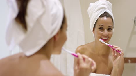 young woman cleaning her teeth