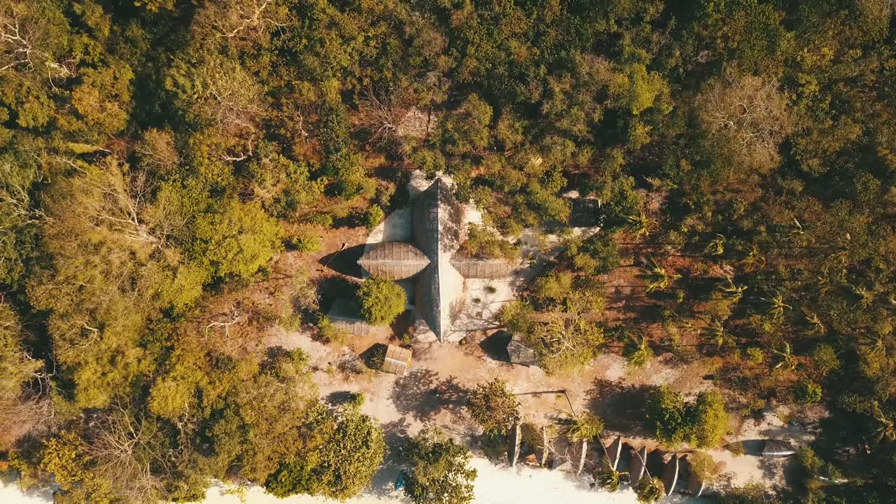bungalow grande estilo cruz. volando desde ahí