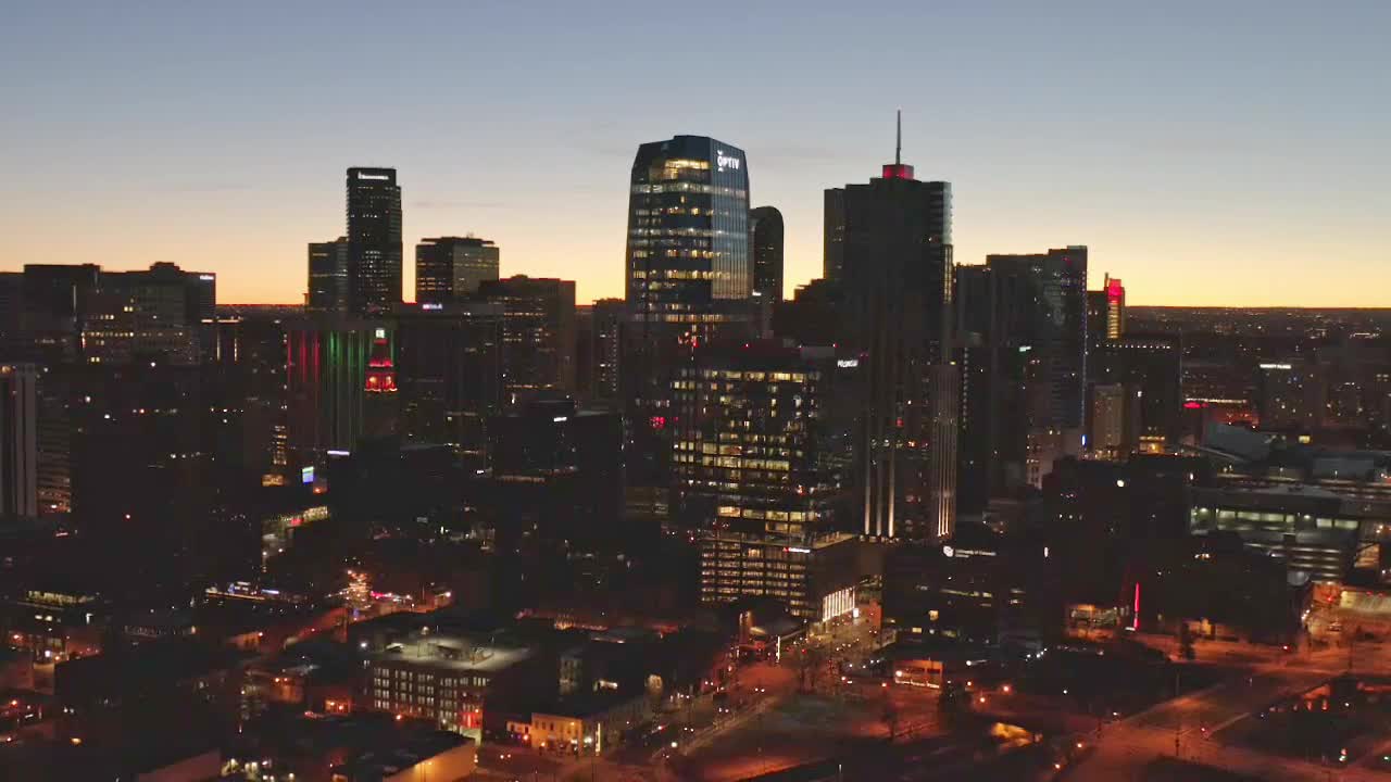 vista aérea del centro de denver colorado al amanecer