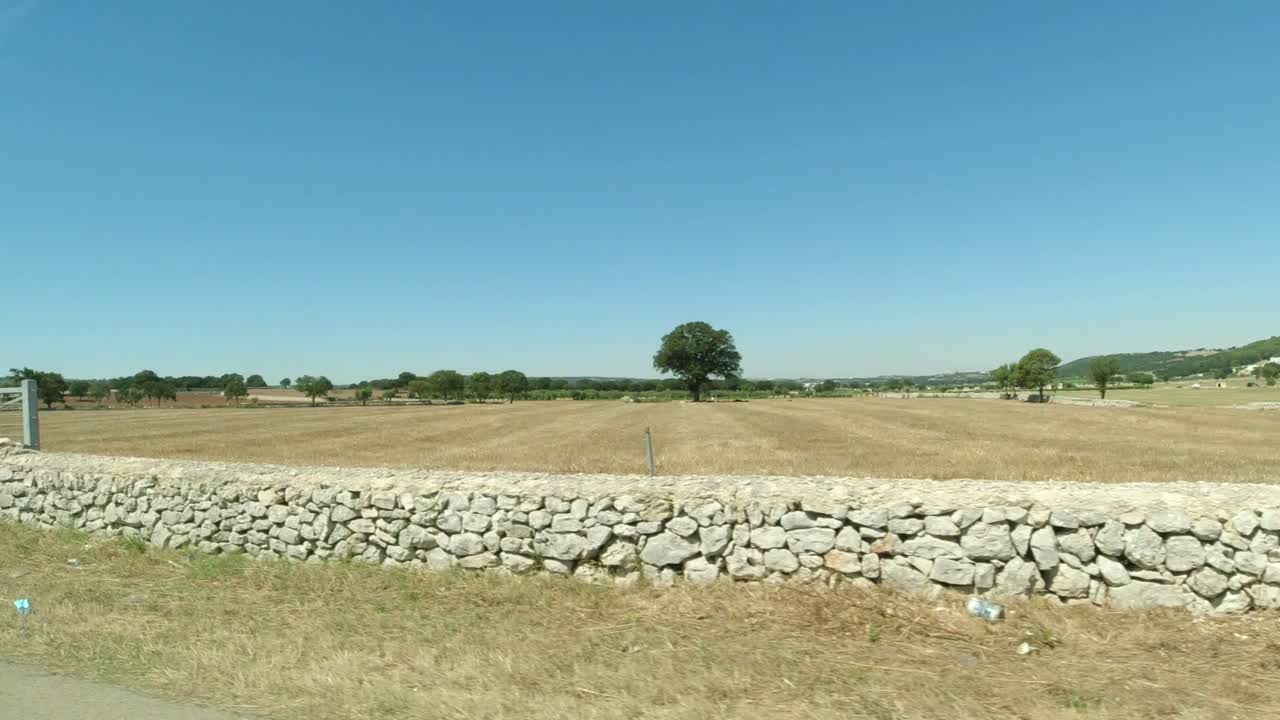 paisaje rural en el camino a alberobello