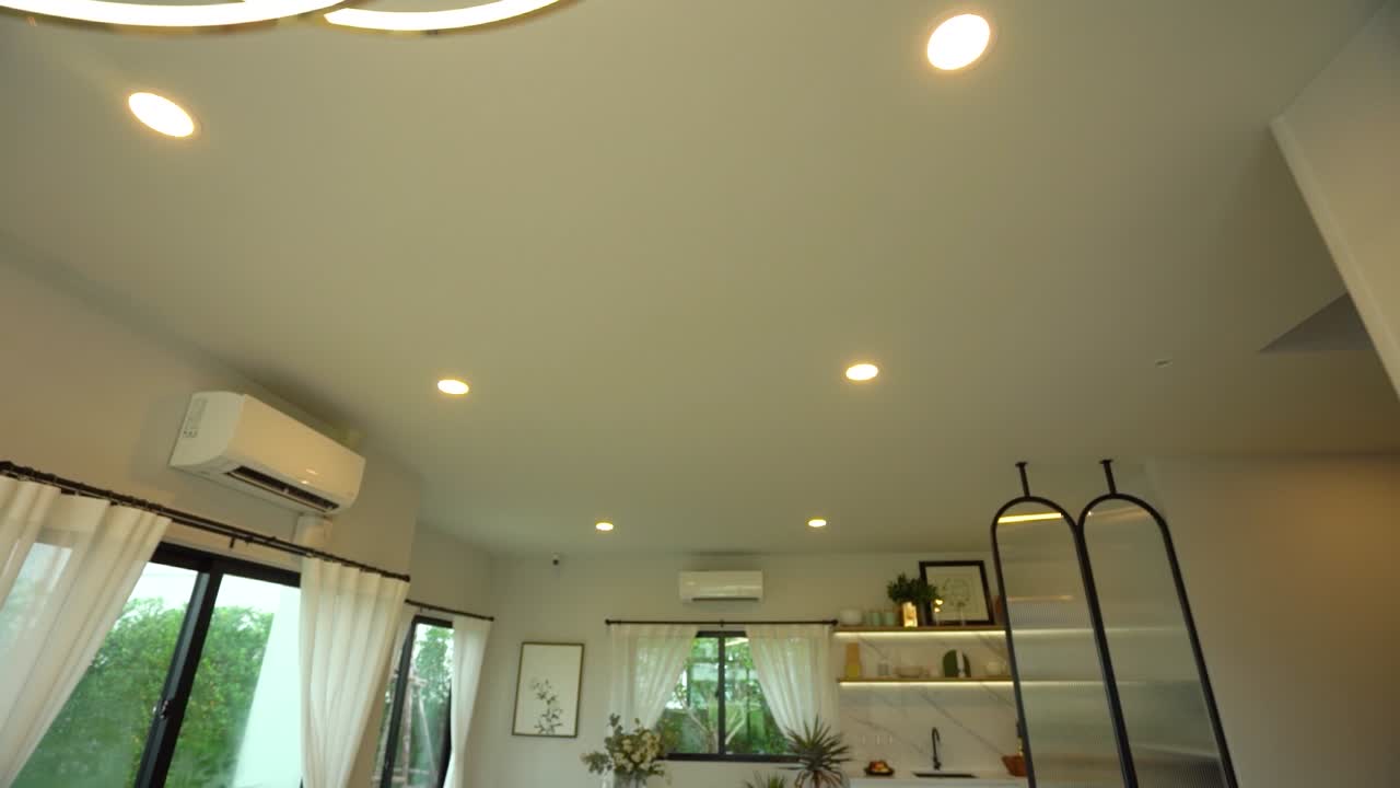 moderno y elegante diseño interior de casa de plan abierto gris y verde