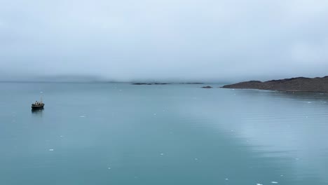 Landscape-panning-in-a-glacier-covered-by-fog-in-the-Arctic-Sea-along-the-northern-coast-of-Svalbard-during-an-expedition-cruise-on-a-cloudy-day