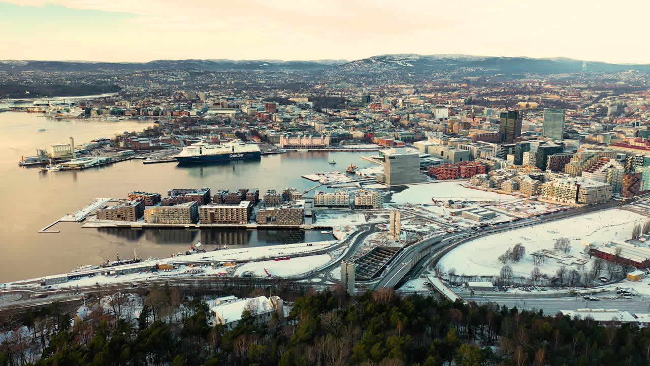 barrio sorengautstikkeren y ciudad de oslo en invierno desde ekebergparken en noruega