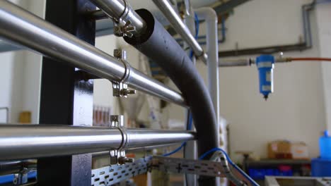 Tubos-De-Destilación-En-Fábrica-4k