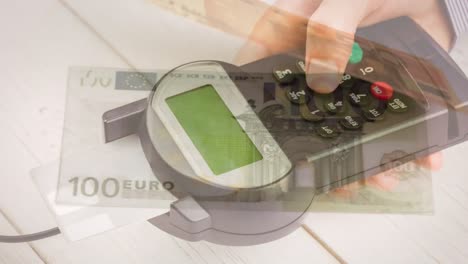 animación de billetes en euros que caen sobre la mano de un hombre caucásico que tiene una terminal de pago