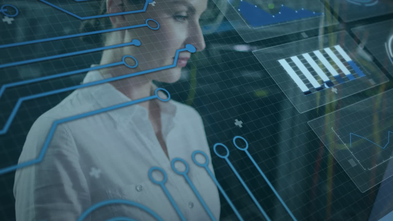 animación de gráficos, patrón de placa de circuito, ingeniera caucásica usando una computadora portátil en la sala de servidores