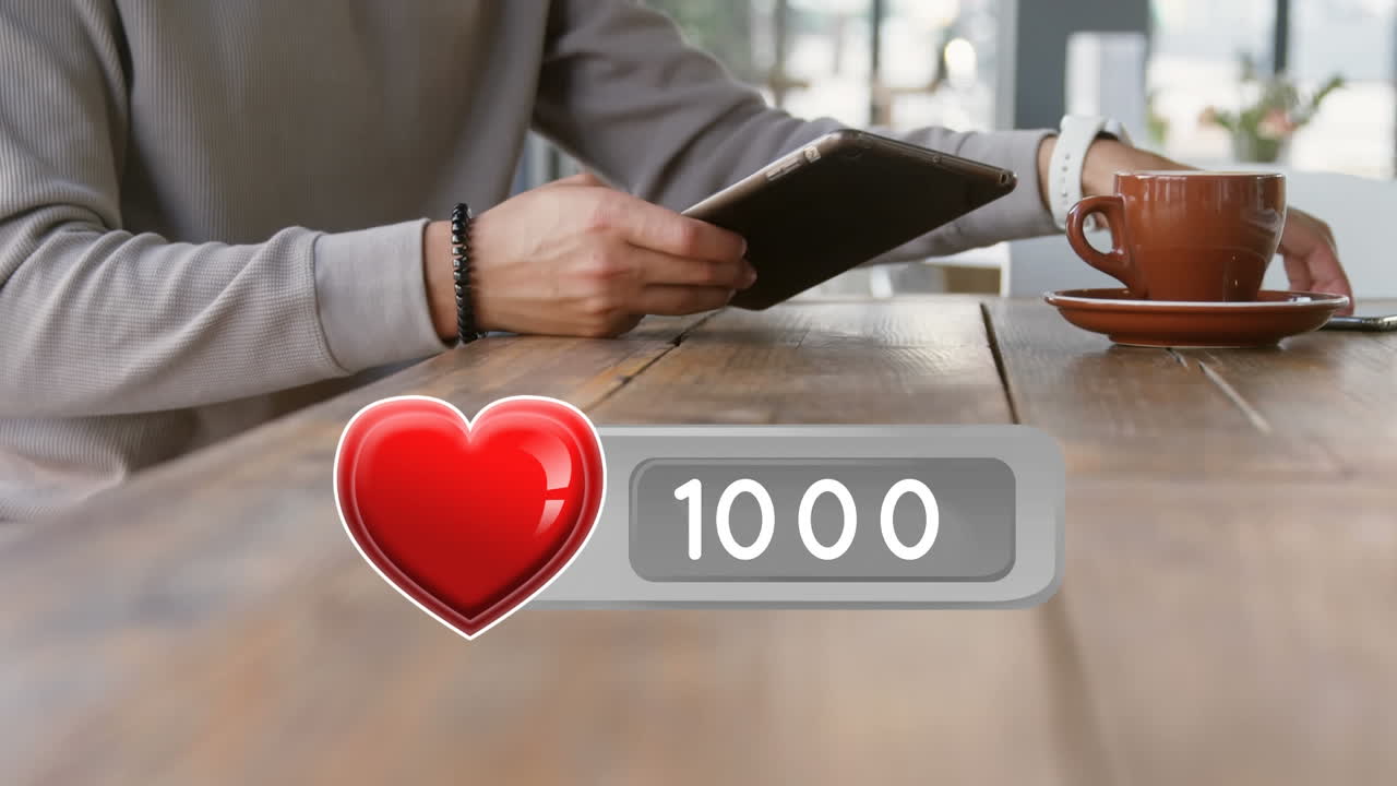 심장 아이콘과 디지털 장치를 사용하는 남자