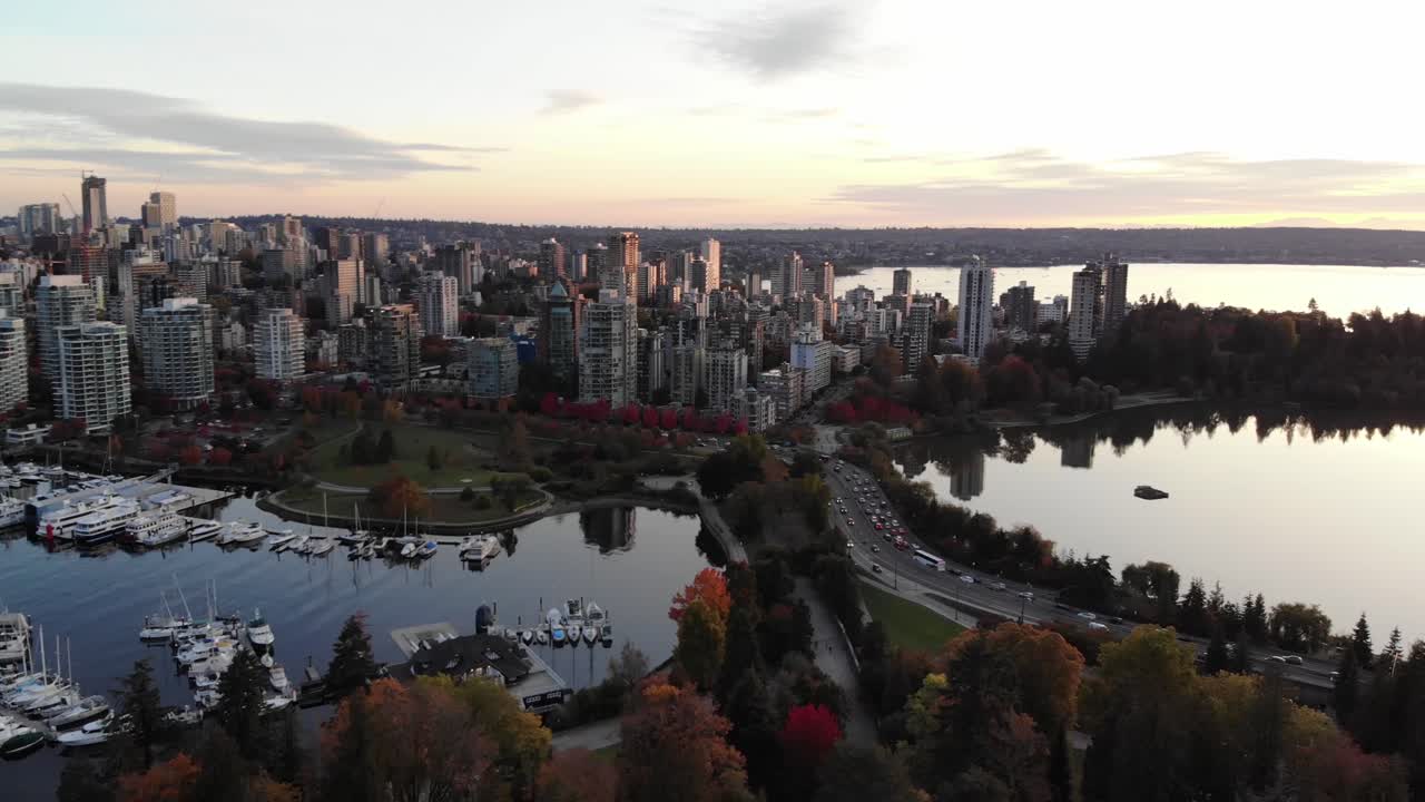 밴쿠버 다운타운의 180도 공중 팬