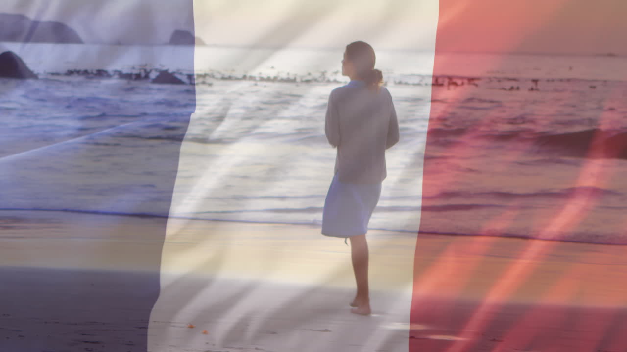 해변에서  ⁇ 고 있는 백인 여성 위에 프랑스  ⁇ 발의 애니메이션