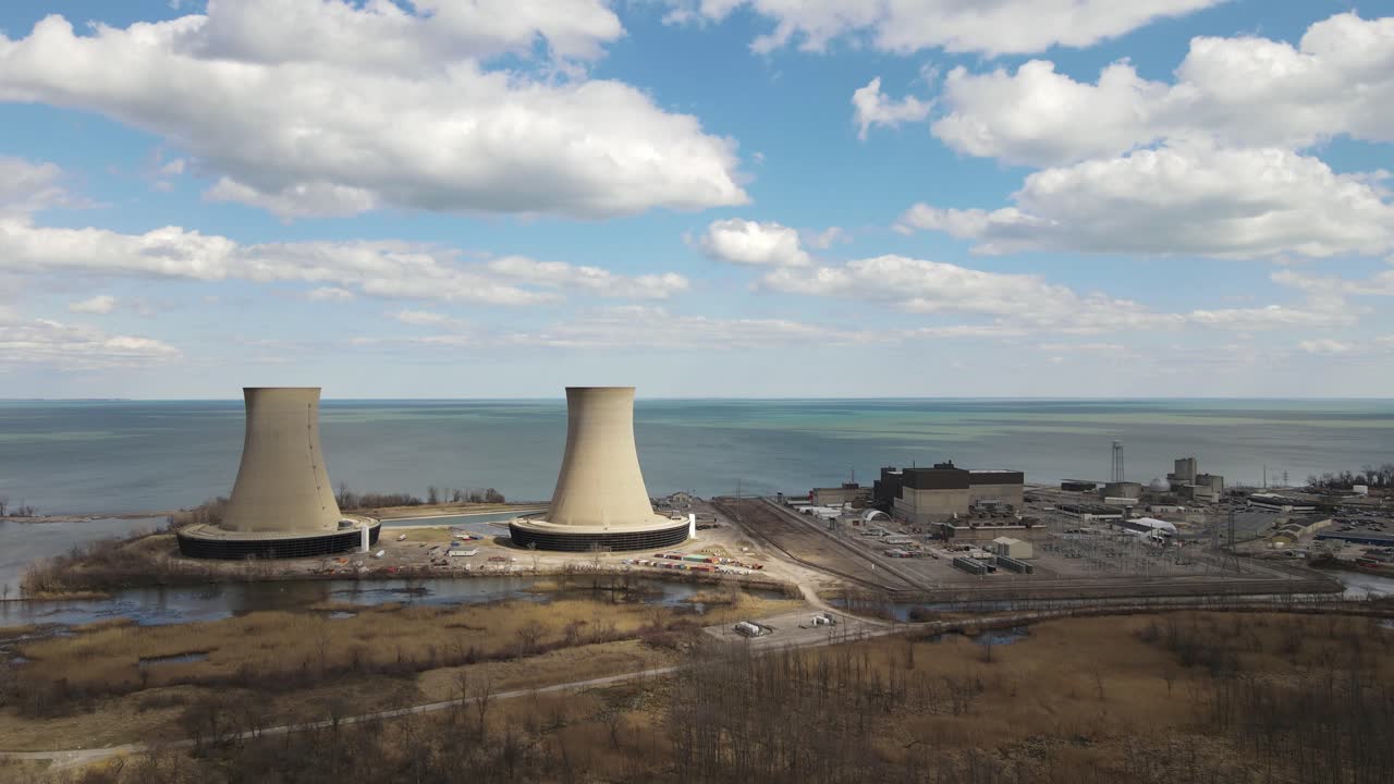 planta de energía nuclear enrico fermi ii en michigan, vista aérea de drones