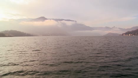 Time-lapse-POV-from-the-front-of-a-boat-crossing-a-lake