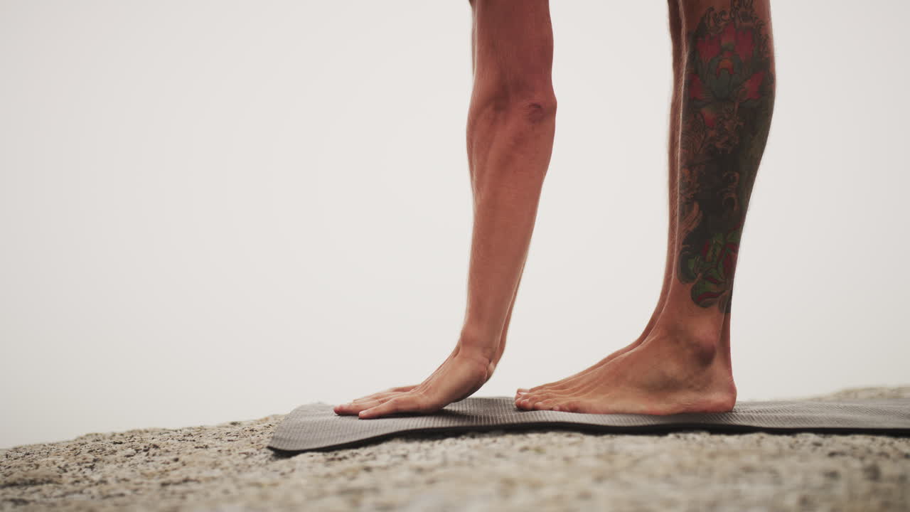 아래 땅과 연결되는 것을 느 ⁇ 보세요.