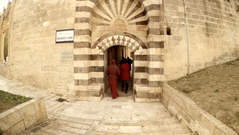 enter in rizvaniye mosque people enter inside urfa