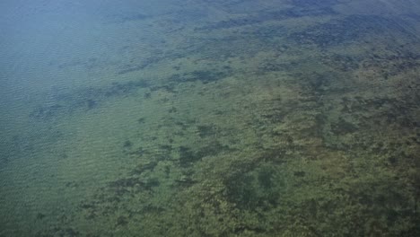 Excellent-Aerial-Shot-Of-The-Reef-In-Molokai,-Hawaii