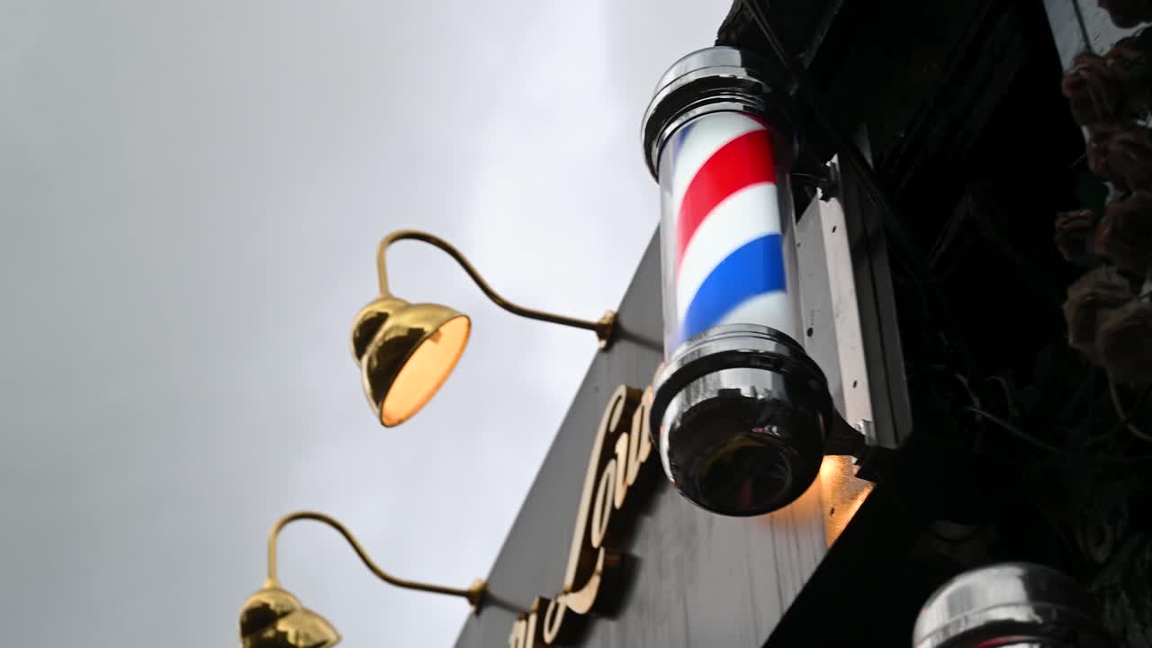 Skal du klippes? Find en frisør i nærheden, London, Storbritannien
