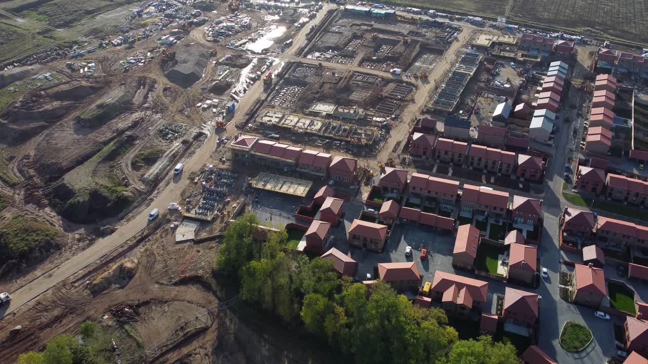 saxon campos canterbury construcción 4k drone dolly adelante desde el lado a2