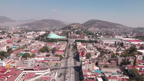 The-sacred-Basilica-de-Guadalupe-in-north-Mexico-city