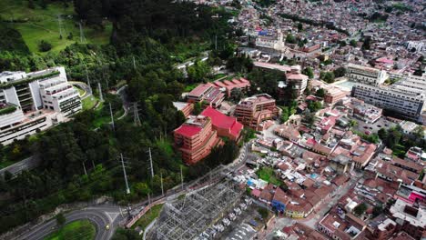 Vista-Aérea-De-La-Zona-Residencial-De-La-Ciudad-De-Bogotá,-Colombia.