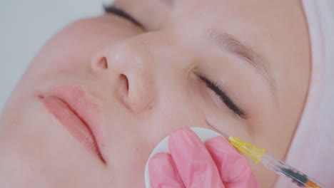 procedimiento de inyección facial