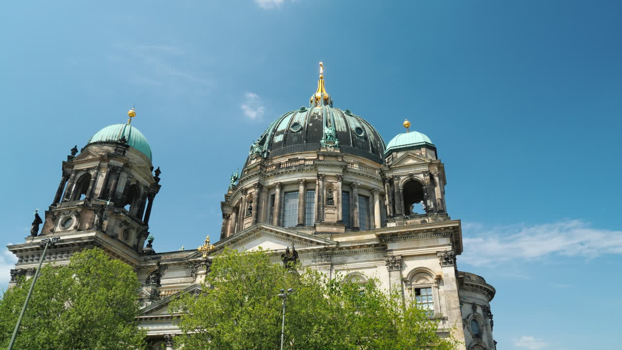 catedral de berlín en un claro día de primavera 02