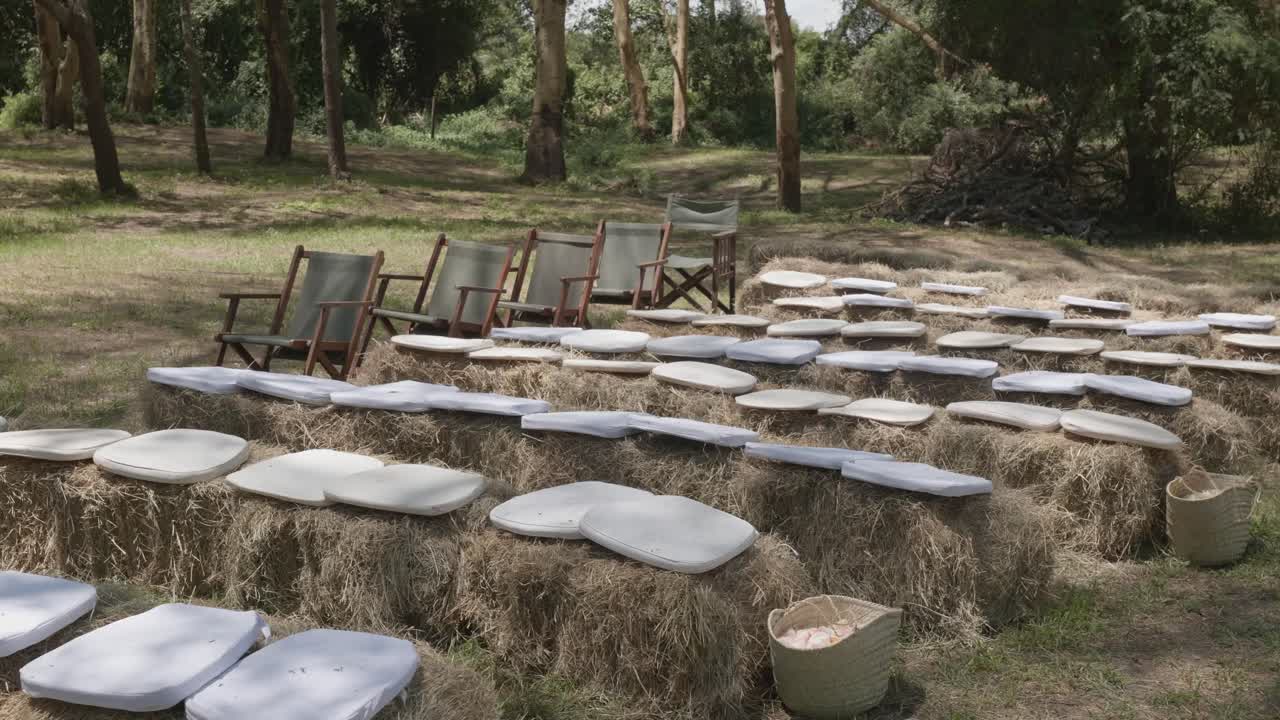 숲 속 의 시골적 인 야외 결혼식