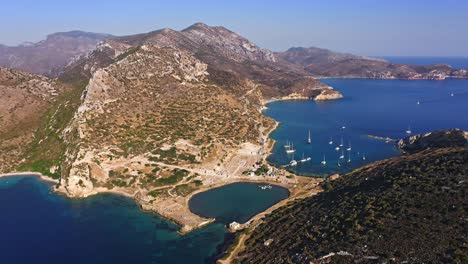 luftaufnahme der antiken ausgrabungen der zerstörten stadt knidos in der südwestlichen region der türkischen ägäis, datca, provinz mugla