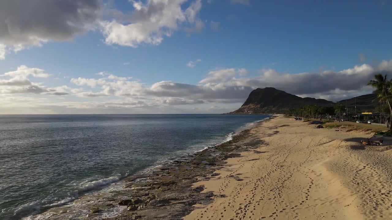 una maravillosa vista de una playa hawaiana