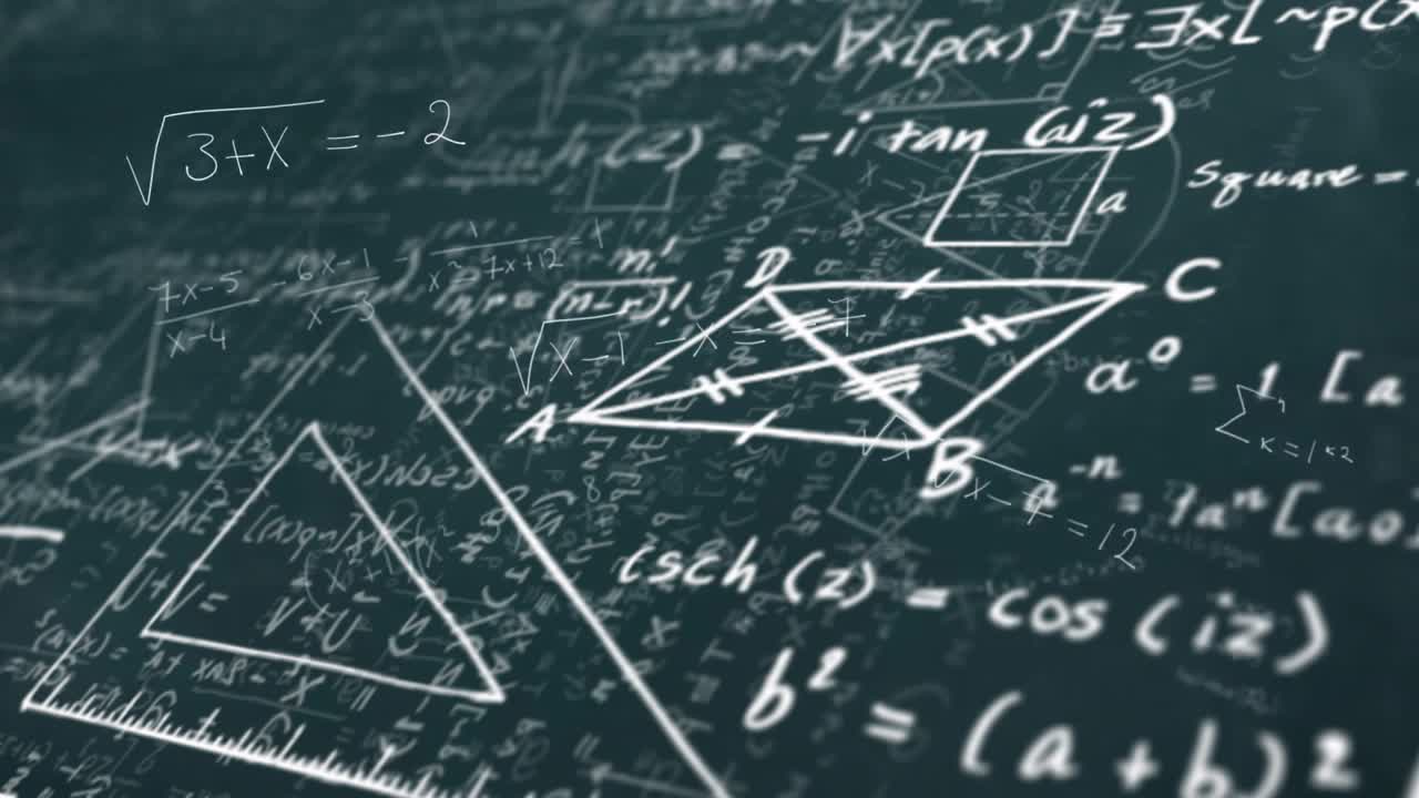 Una panoramica della telecamera innesca la dissolvenza di annotazioni su lavagna, rivelando formule per la progressione matematica.