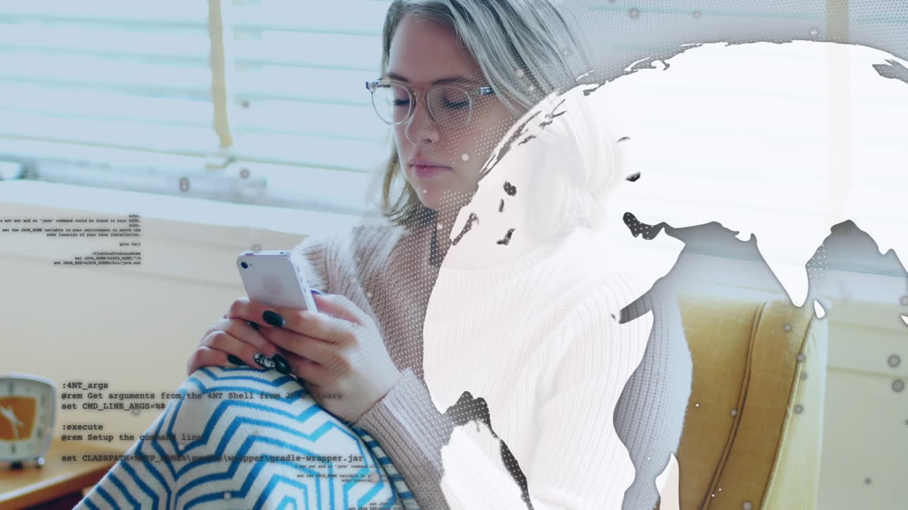 анимация цифрового интерфейса над кавказскими женщинами, использующими смартфоны