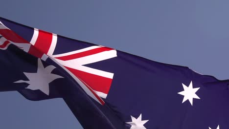 Cámara-Lenta-De-La-Bandera-Australiana-Ondeando-En-El-Viento