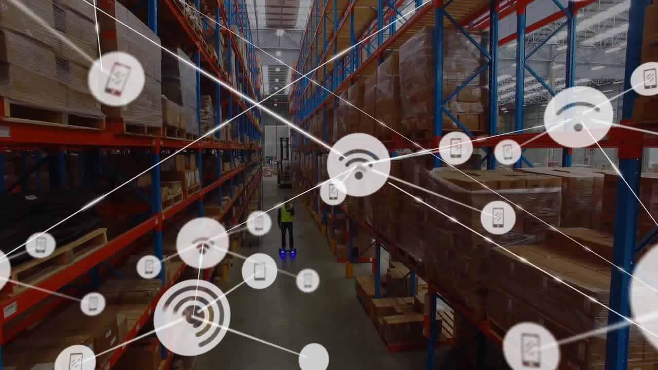 animación de la red de conexiones con iconos sobre el hombre afroamericano que trabaja en el almacén.