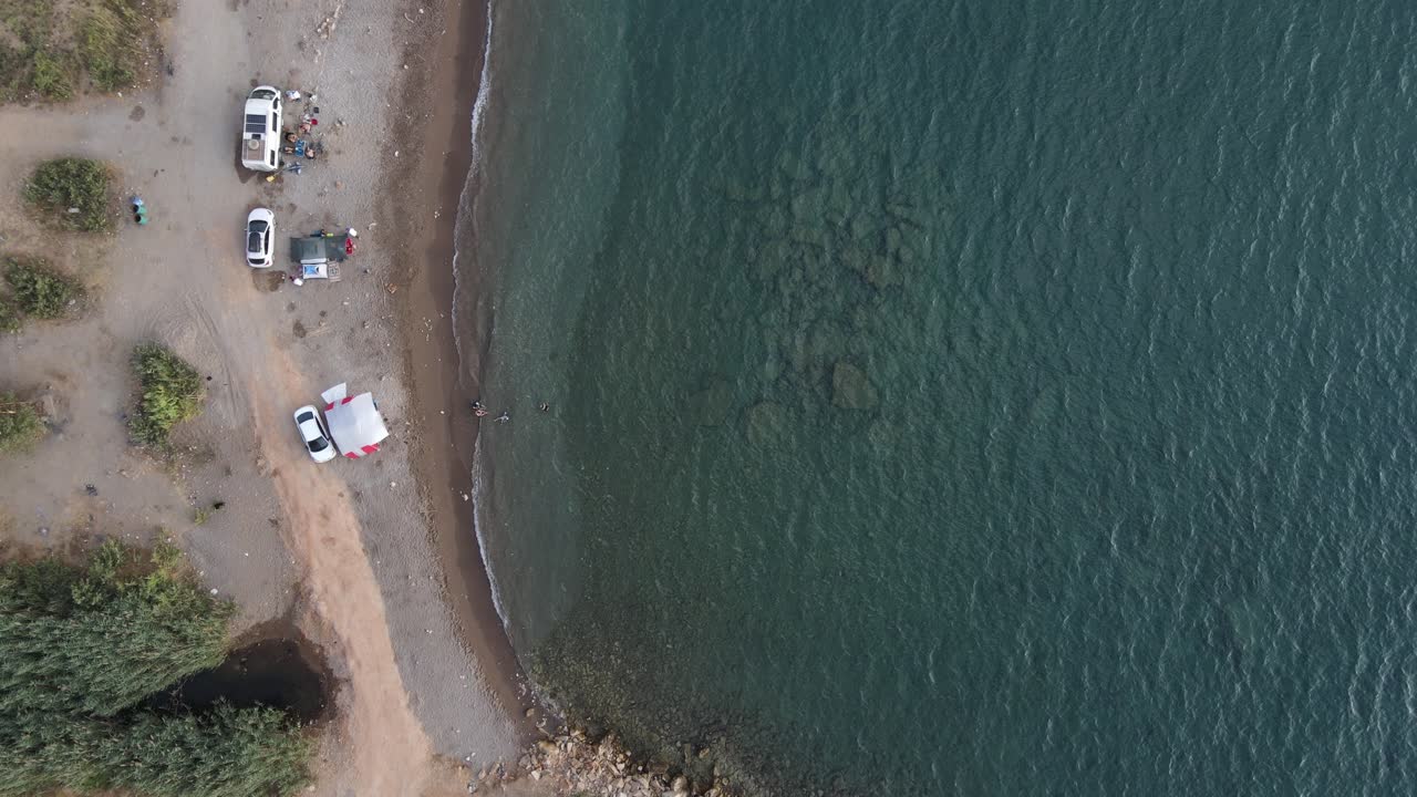 바 ⁇ 가에 서 있는 카라반