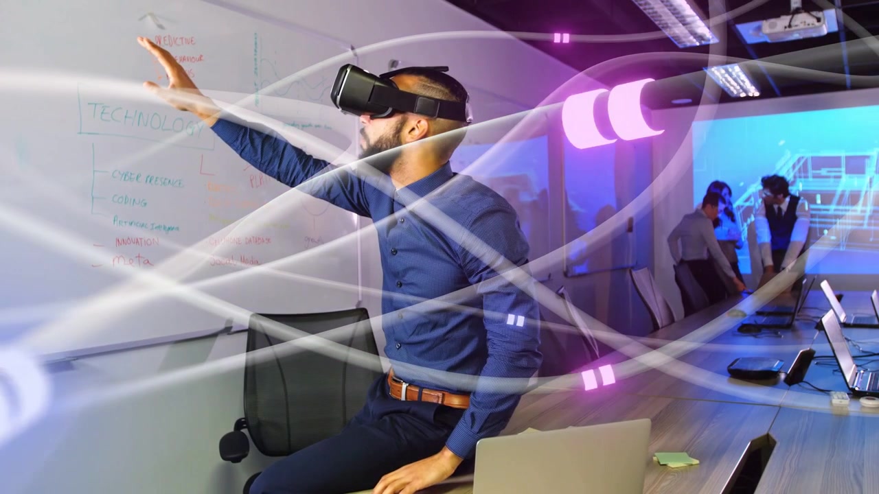 Mand med VR-headset rækker hænderne op under et møde og rører ved glødende dataknuder under en forretningsdemonstration.