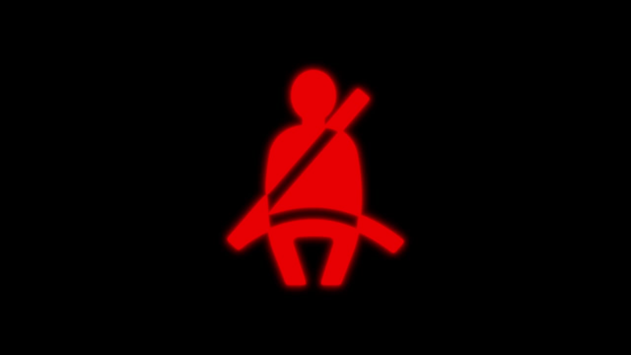 el icono rojo parpadeante fija los cinturones de seguridad en el video de animación del bucle del coche sobre un fondo sólido negro. 2d