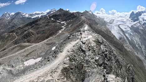 Glaciar-Gornergrat-Rodeado-De-Montañas-En-Los-Alpes-Suizos,-Suiza,-Europa