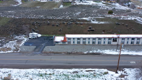 a view of an old, wintery, snowy motel in tehachapi, ca