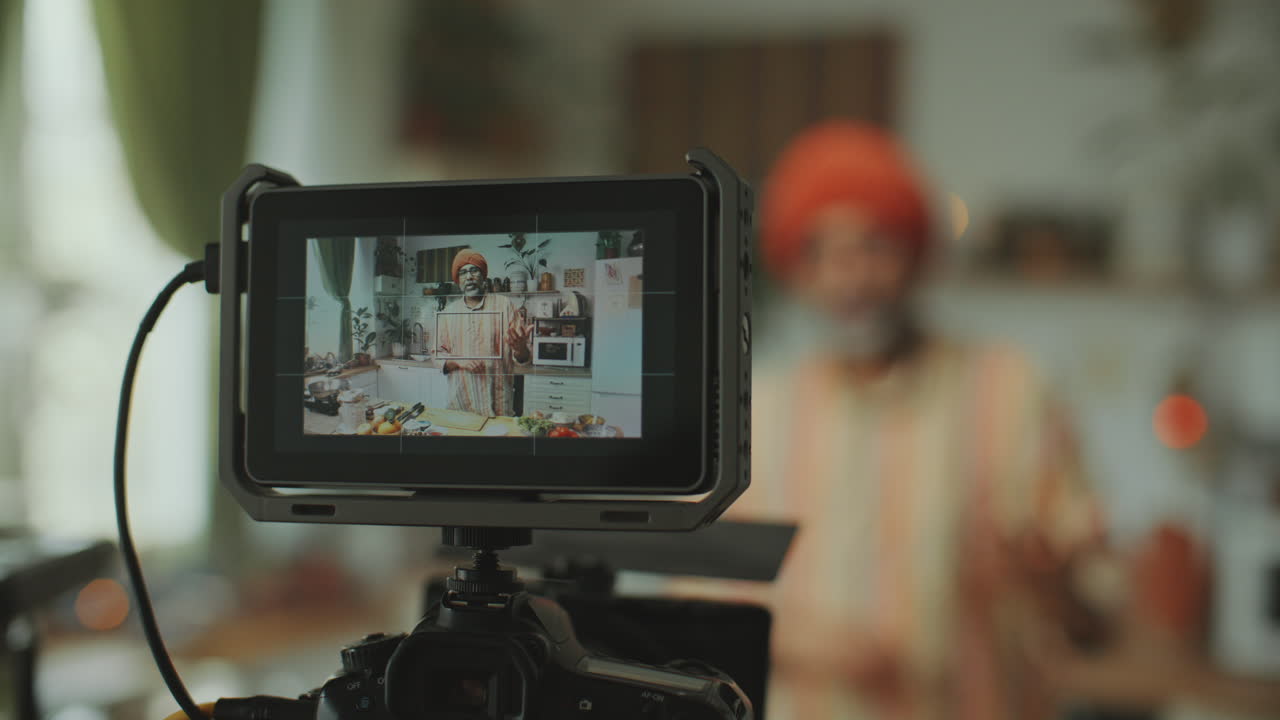 tutorial de cocina de grabación de cámara profesional por el blogger de comida indio