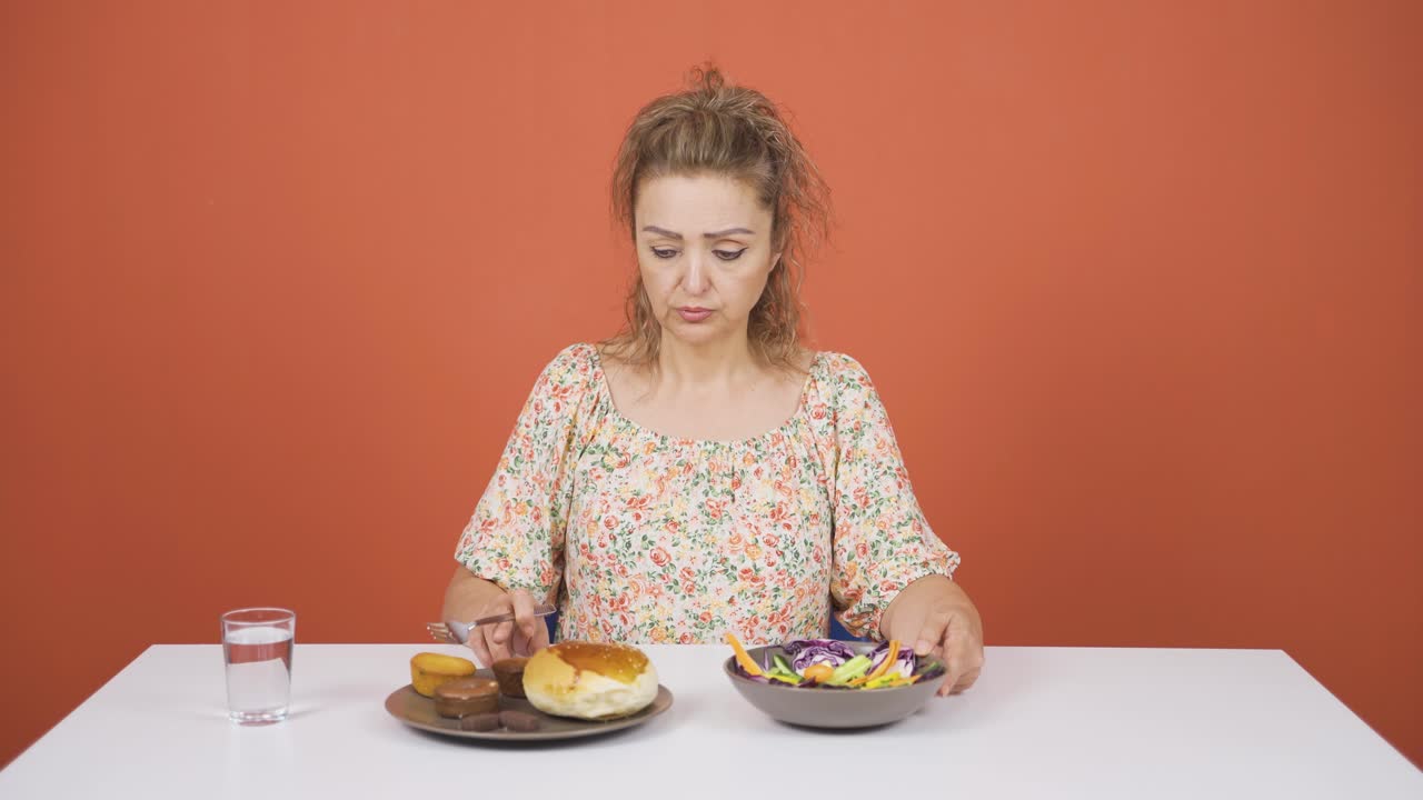 건강한 생활 선택. 해로운 음식을 선택하지 않는 다이어터.