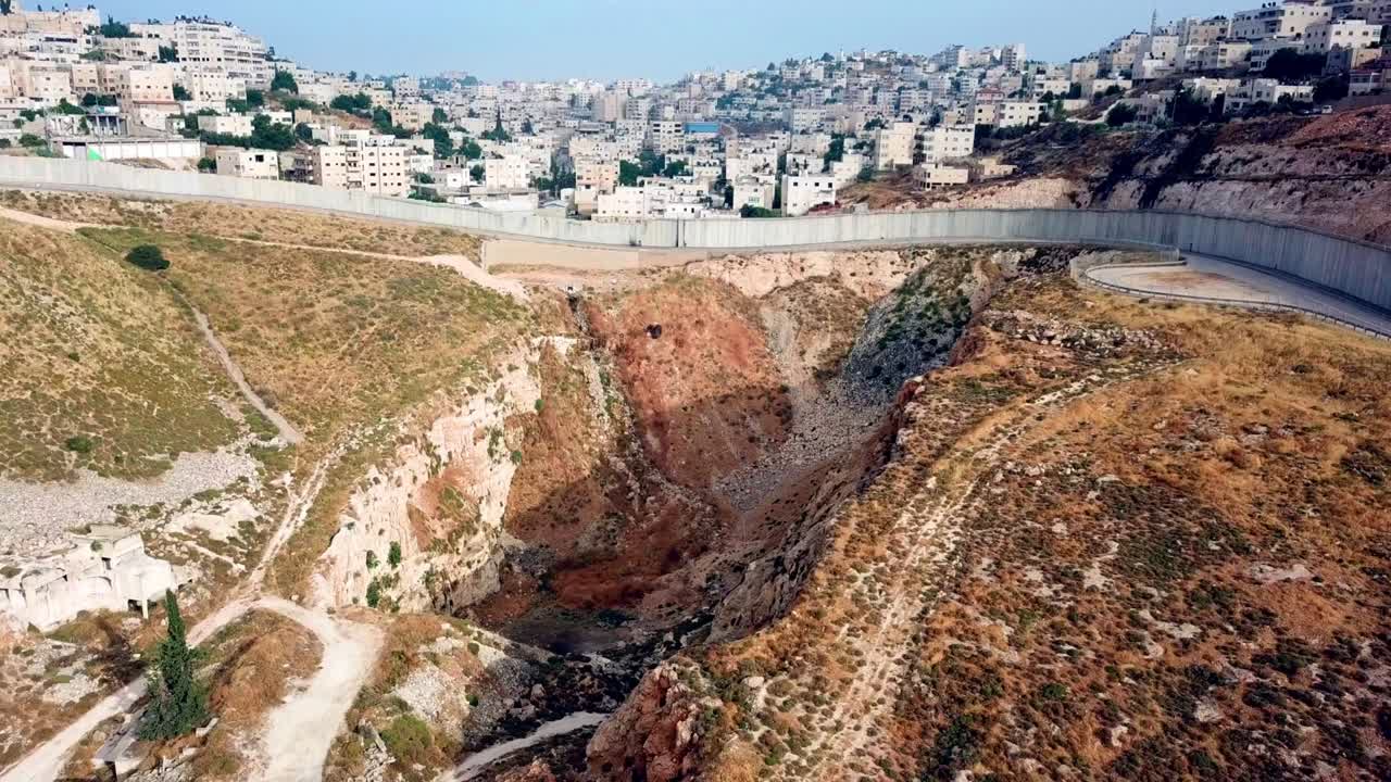 웨스트 크 분리 벽 드론