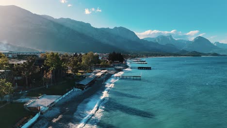 Drohnenansicht-Der-Stadt-Kemer-In-Antalya,-Ferienort-An-Der-Türkischen-Mittelmeerküste