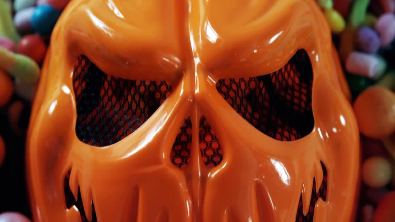 máscara de halloween con alimentos dulces 4k