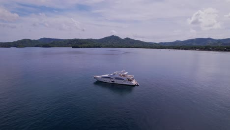 Sail-into-the-boundless-expanse-of-the-ocean-on-a-lone-vessel,-embracing-the-endless-seascape