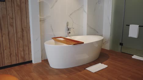 Hotel-room-bath-tub-with-marble-wall